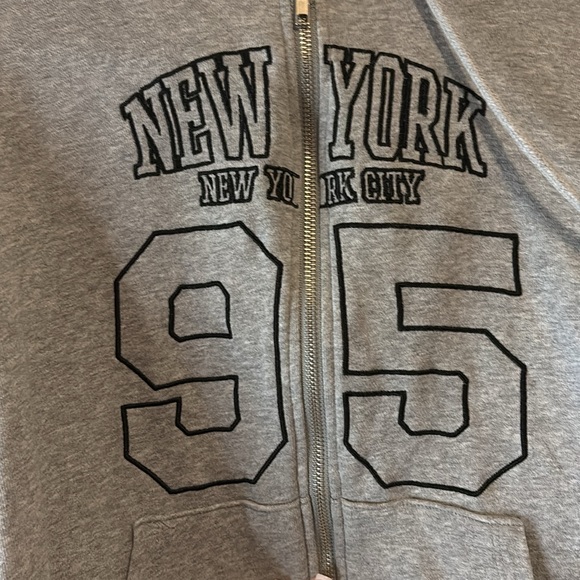 Forever 21 New York grey zip up hoodie size medium - Picture 3 of 4